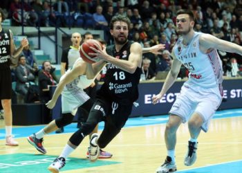 12 Dev Adam galibiyetle veda etti