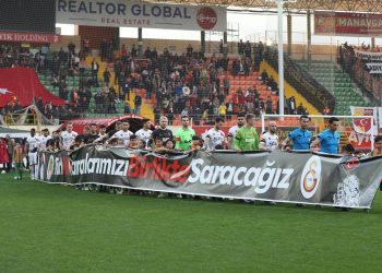 Alanyaspor ile Galatasaray depremzedelere için oynadı