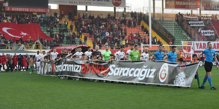 Alanyaspor ile Galatasaray depremzedelere için oynadı