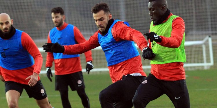 Antalyaspor Beşiktaş maçına 18 eksikle çıkacak