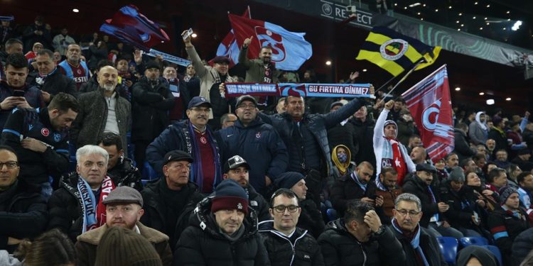 Tüm takım taraftarları Basel’de de “tek yürek”