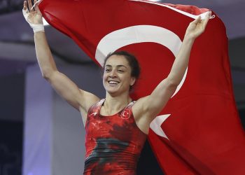 Milli güreşçi Bediha Gün’den gümüş madalya