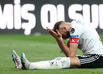 Beşiktaş erteleme maçında üzüldü