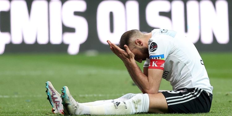 Beşiktaş erteleme maçında üzüldü