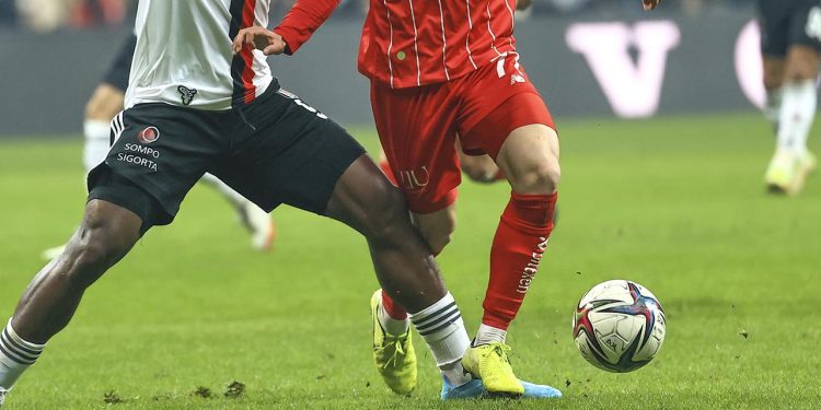 Beşiktaş, erteleme maçında Antalyaspor’u ağırlayacak