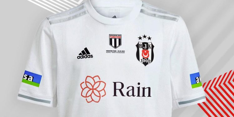 Beşiktaş’ta formalar depremzedeler için açık artırmaya çıkarılacak