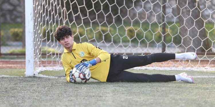 Depremi yaşayan genç kaleci profesyonellik hayalini Sakarya’da gerçekleştirecek