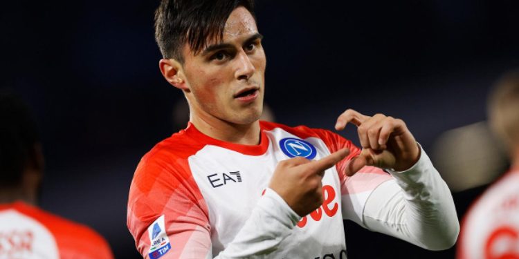 Eljif Elmas takımıyla birlikte yardım kampanyası başlattı