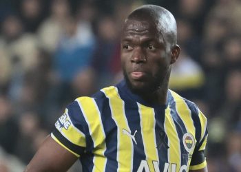 Enner Valencia atıyor Fenerbahçe kazanıyor