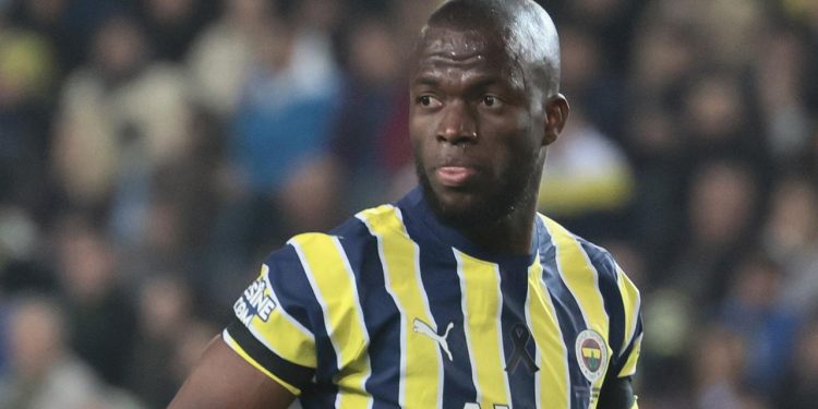 Enner Valencia atıyor Fenerbahçe kazanıyor