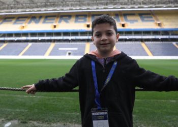 Fenerbahçe enkazdan kurtarılan Kuzey Koşar’ı ağırladı
