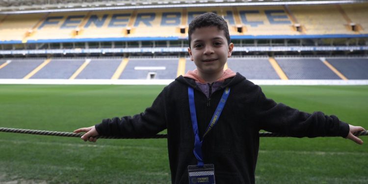 Fenerbahçe enkazdan kurtarılan Kuzey Koşar’ı ağırladı