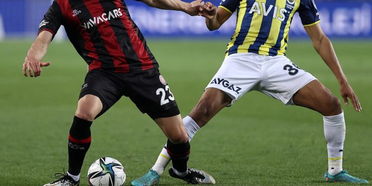 Fenerbahçe hazırlık maçında Fatih Karagümrük ile karşılaşacak