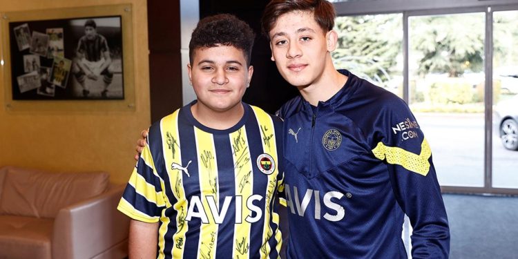 Fenerbahçe depremzede Mehmet Akif Ağaç’ı konuk etti