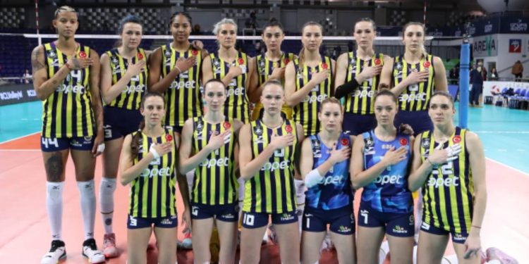 Fenerbahçe Opet, Polonya’dan avantajlı dönüyor
