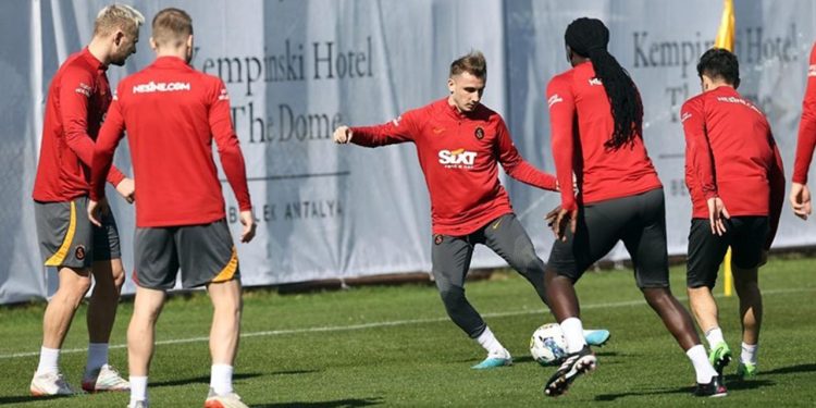 Galatasaray lige verilen arada hazırlıklarını sürdürüyor