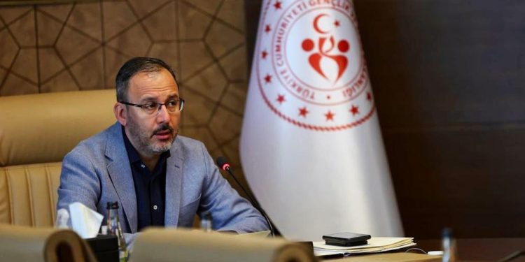 Bakan Kasapoğlu: Spor sahaları siyaset alanları değildir