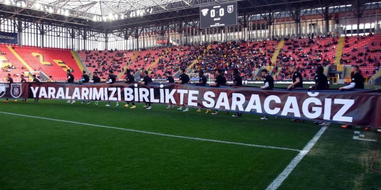 Ezeli rakiplerden deprem için örnek dayanışma
