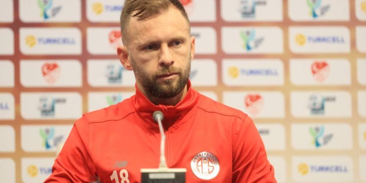 Antalyaspor’da Hakan Özmert ile yollar ayrıldı