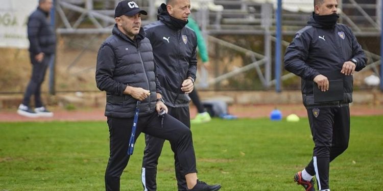 İzmir takımlarına teknik direktör dayanmıyor