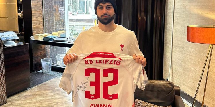 Josko Gvardiol imzalı formasını depremzedeler için bağışladı