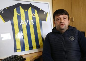 Konyalı gazi imzalı Fenerbahçe formasını depremzedeler için açık artırmaya çıkardı
