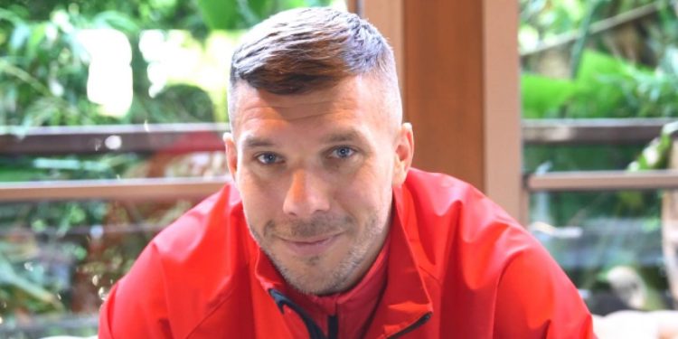 Lukas Podolski’den Galatasaray’ın konteyner kampanyasına destek