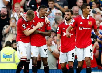 Manchester United farklı kazandı
