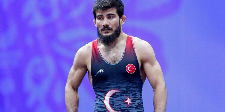 Milli güreşçi Soner Demirtaş bronz madalyanın sahibi oldu