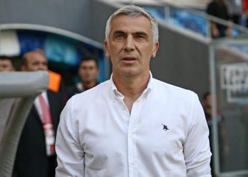 Önder Karaveli Süper Kupa hatırasını depremzedeler için sattı