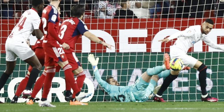 Fenerbahçe’nin Avrupa’daki rakibi Sevilla evinde yenildi