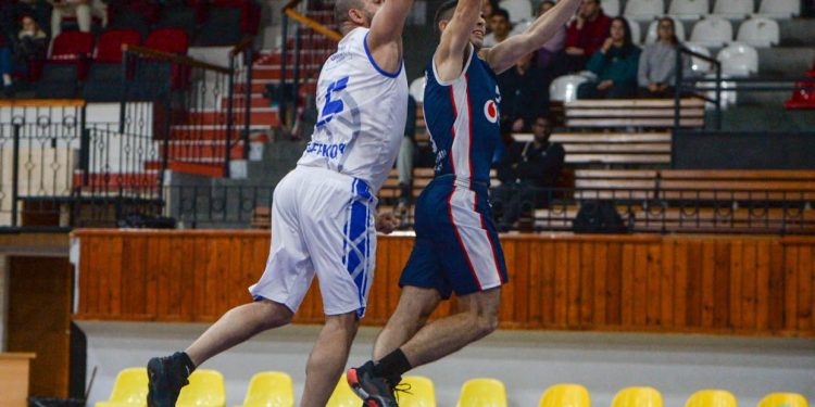 Potada ilk maç GAÜ’nün: 54-65