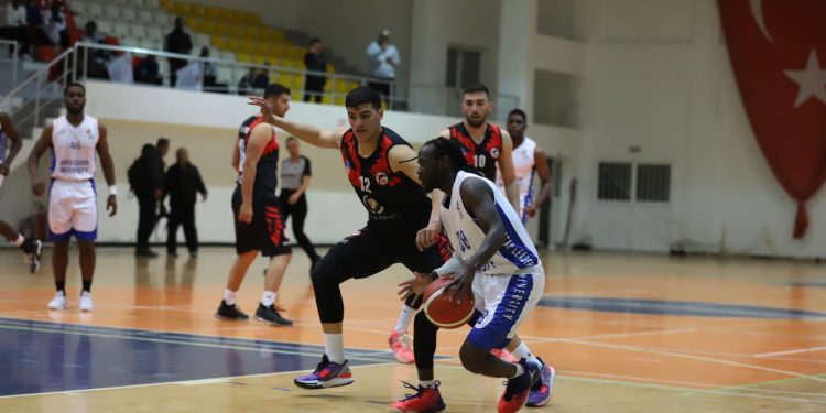 İskele’de kazanan Gençler Birliği: 69-35