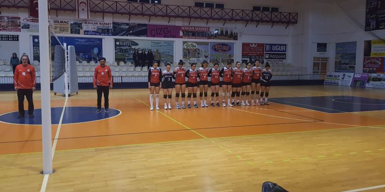 Voleybol kadınlarda DAÜ finalde
