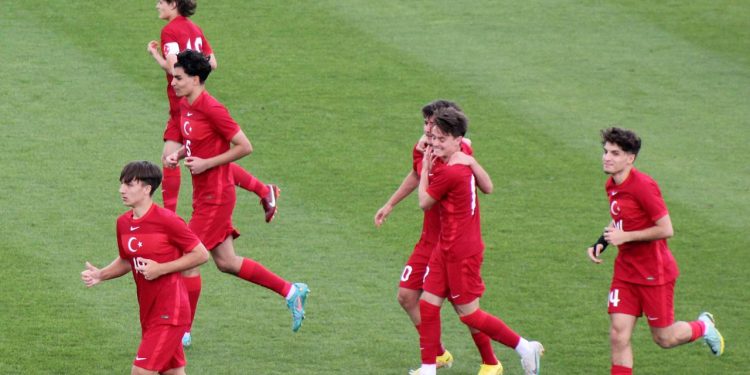 Genç milliler Finlandiya’yı farklı yendi