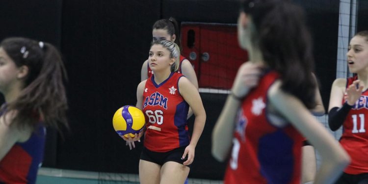 Depremzede voleybolcular yeniden sahaya çıktı