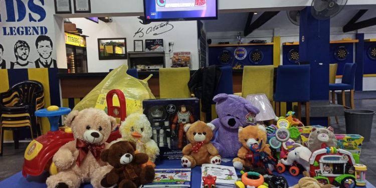 KKTC Fenerbahçeliler Derneği ile LTB’nin depremzede çocuklar için başlattığı oyuncak kampanyası devam ediyor