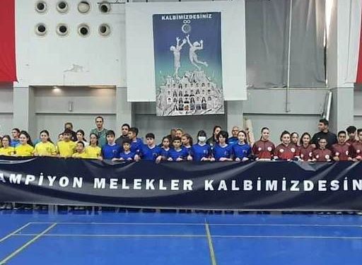 Badmintonda birincilikler Yakın Doğu Koleji’nin