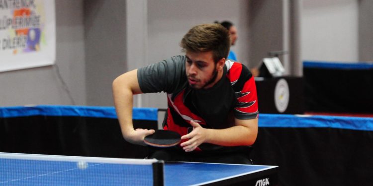 Masatenisinde büyükler mücadelesi