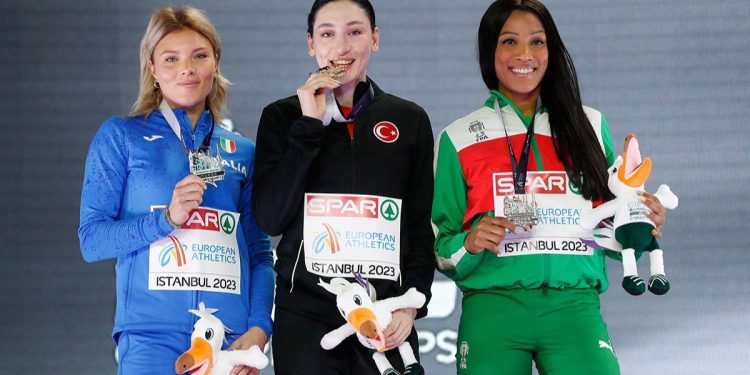 Tuğba Danışmaz’dan altın madalya