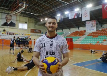 Depremzede voleybolcu Fenerbahçe’ye transfer oldu