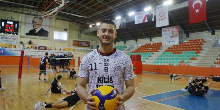Depremzede voleybolcu Fenerbahçe’ye transfer oldu