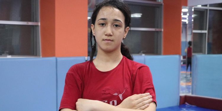 Depremzede güreşçinin hedefi milli takım