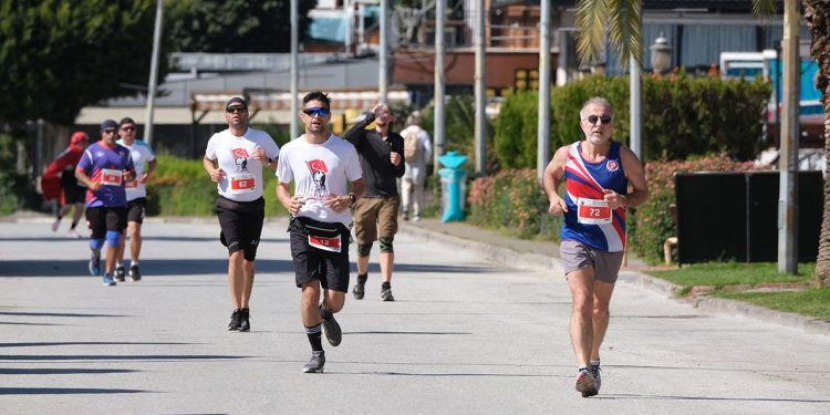 Alanya Atatürk Yarı Maratonu ve Halk Koşusu yapıldı
