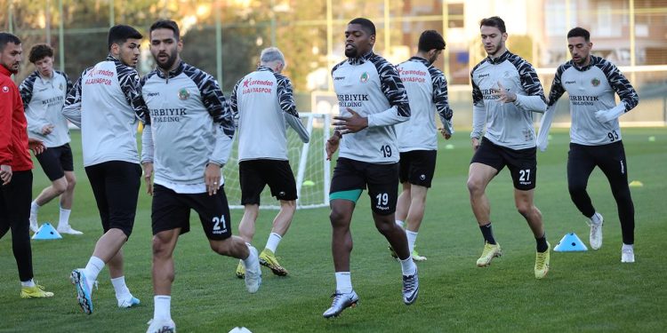 Alanyaspor, Süper Lig’de 4 haftalık periyoda odaklandı