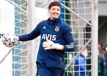 Altay Bayındır 4 yıl daha Fenerbahçe’de
