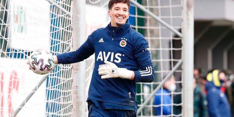 Altay Bayındır 4 yıl daha Fenerbahçe’de