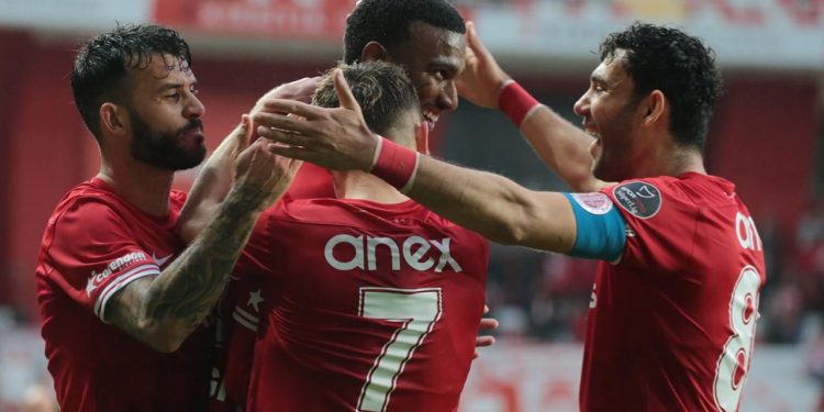 Antalyaspor farklı kazandı