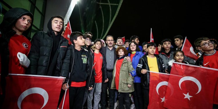 Bakan Kasapoğlu Türkiye-Hırvatistan maçını depremzede çocuklarla izleyecek