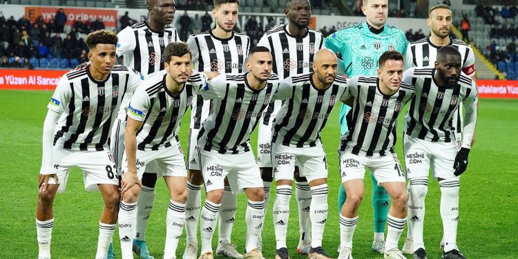 Şenol Güneş kadroya değiştirmedi